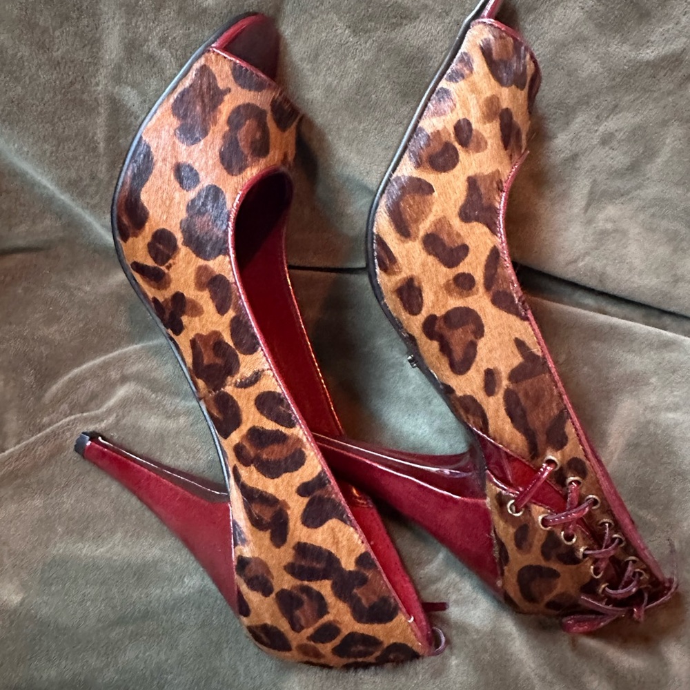 Fergie “Jester” 7.5 peep toe leopard print high heels - Picture 8 of 10